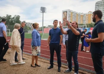 Сергей Юров проверил ход работ по реконструкции спортивного комплекса «Орион»