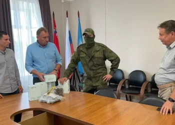 Виктор Петрущенко встретился с бойцом СВО и передал все необходимое